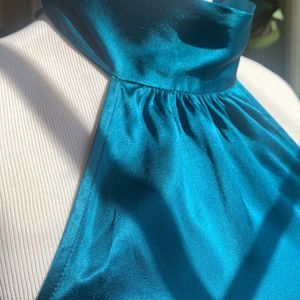 ✨HP✨🐢NWT Express Silk Teal Tie Neck Halter Top